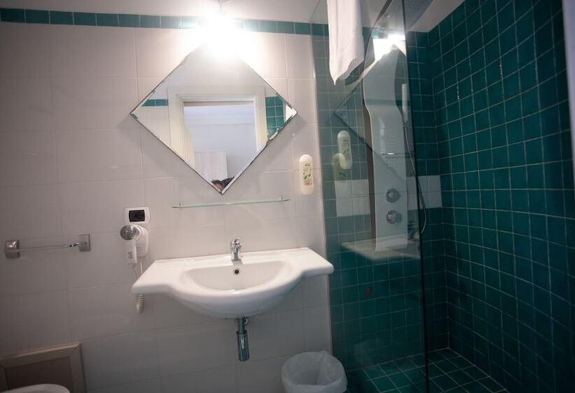 4인용 스탠다드 룸, Oldwell