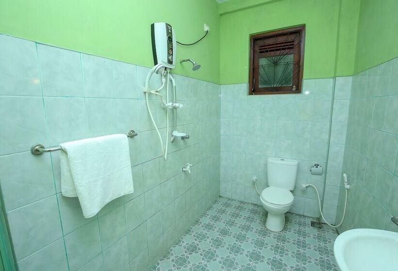 اتاق لوکس سه تخته, Paradise Resort Kandy