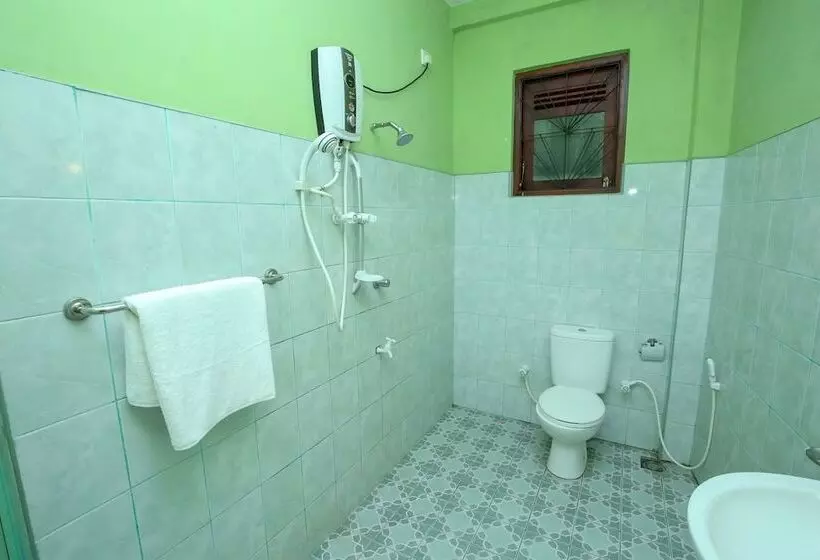 اتاق لوکس سه تخته, Paradise Resort Kandy