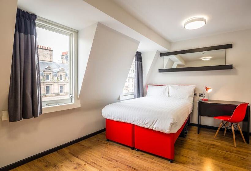 غرفة قياسية لذوى الاحتياجات الخاصة, Tune Hotel Liverpool