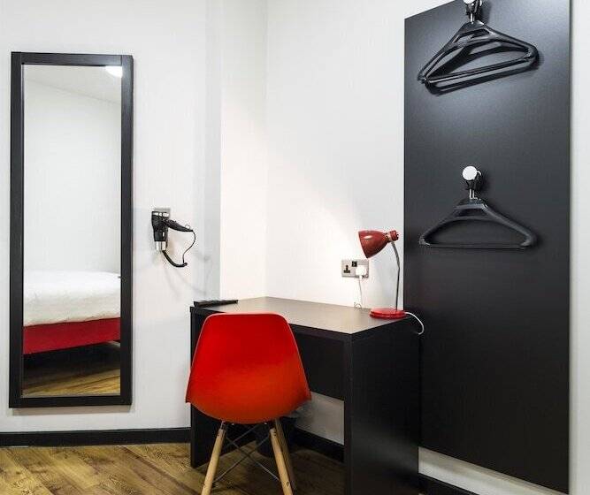 Номер Стандарт, Tune Hotel Liverpool
