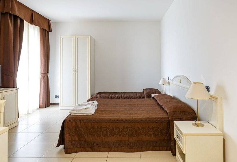 اتاق استاندارد سه نفره, Villa Sofia