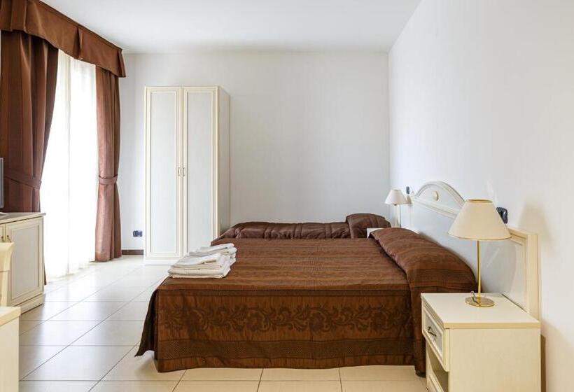 اتاق استاندارد سه نفره, Villa Sofia