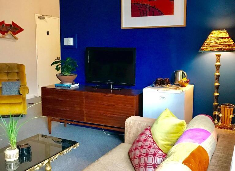 חדר משפחתי, Vine Valley Inn