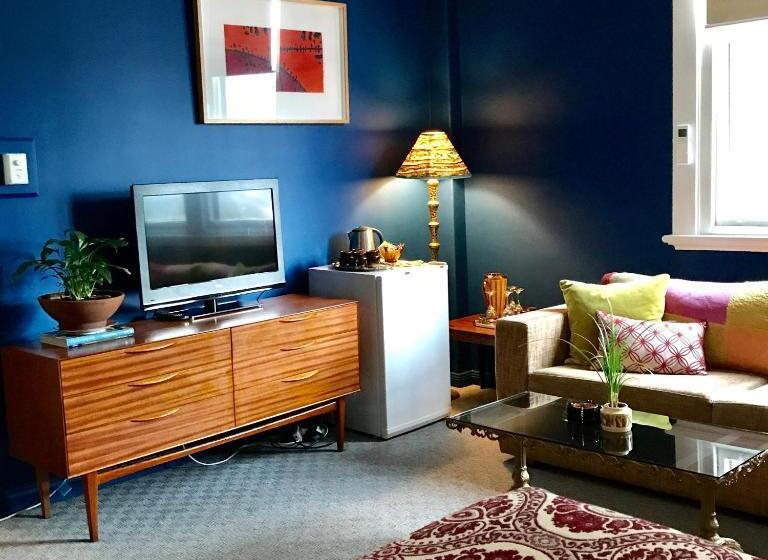 חדר משפחתי, Vine Valley Inn