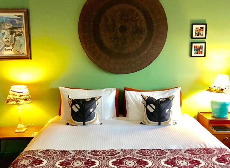 חדר משפחתי, Vine Valley Inn