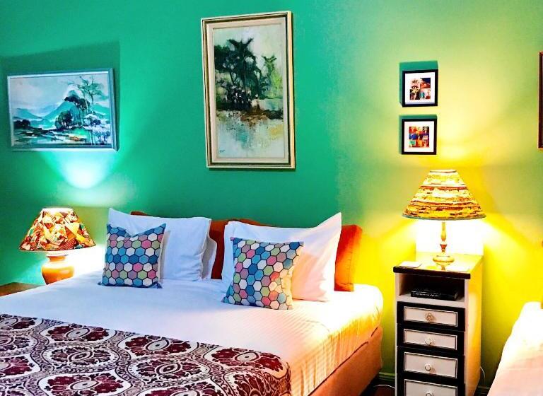 חדר משפחתי, Vine Valley Inn