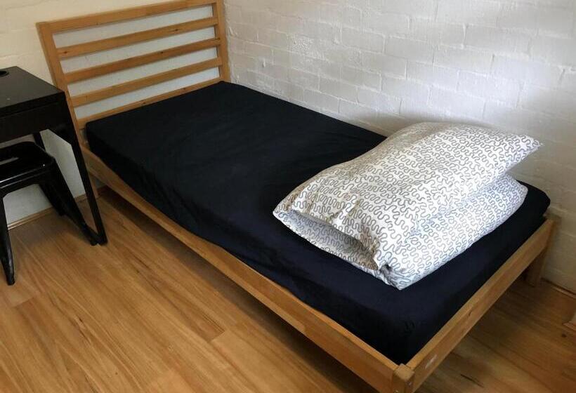 חדר סטנדרד יחיד חדר אמבטיה משותף, South Yarra Hostel