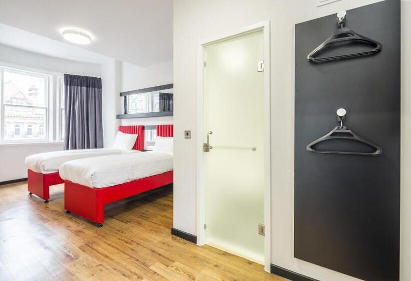 Номер Стандарт, Tune Hotel Liverpool
