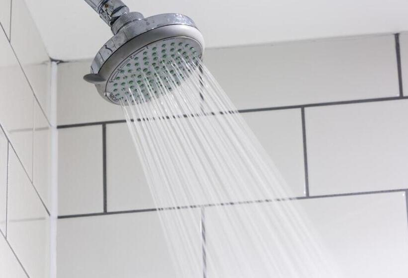 غرفة قياسية لذوى الاحتياجات الخاصة, Tune Hotel Liverpool