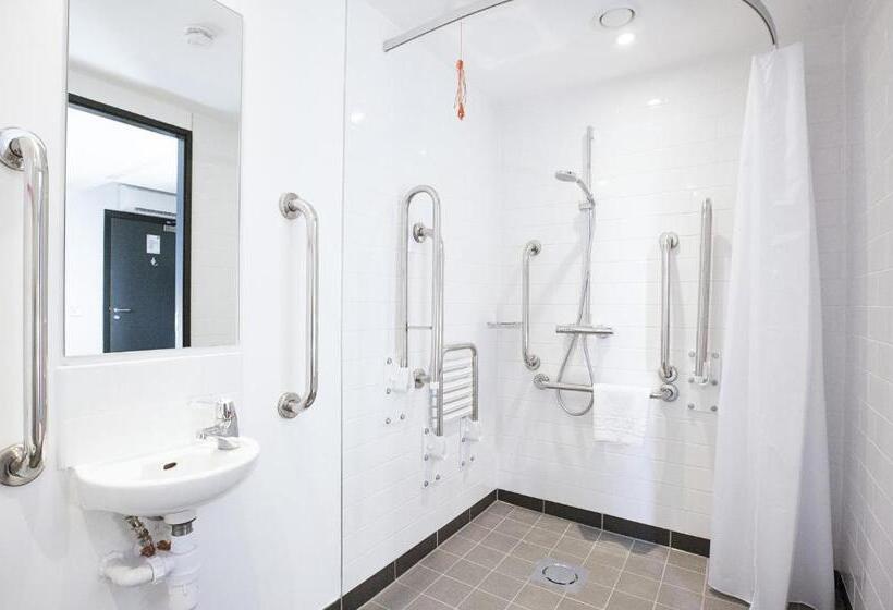 غرفة قياسية لذوى الاحتياجات الخاصة, Tune Hotel Liverpool