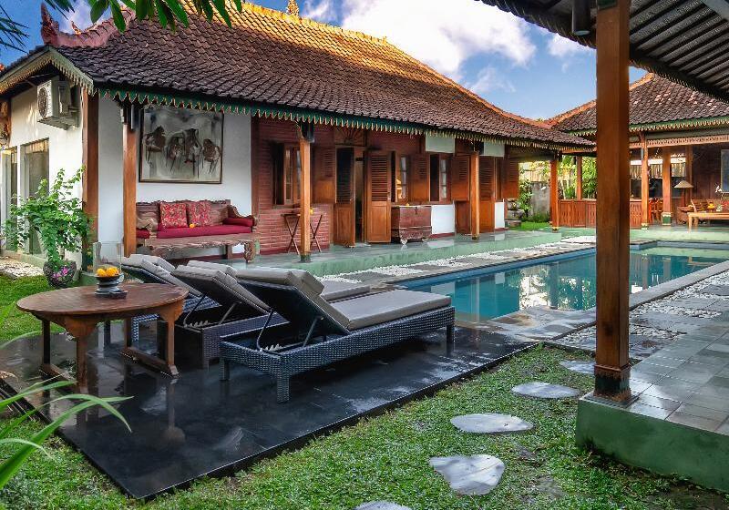 فيلا 3 غرف نوم مزودة بحمام سباحة, Villa Berawa