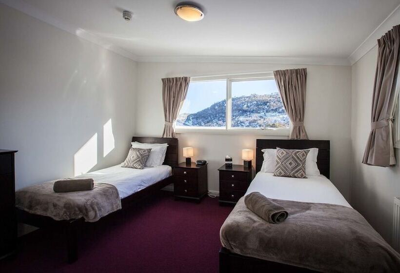 Quarto Estandar, The Lions Lair