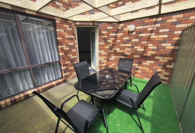 ویلای 3 خوابه, Belvoir Village Motel & Apartments Wodonga