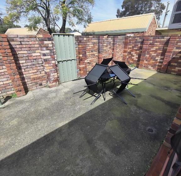 اتاق لوکس, Belvoir Village Motel & Apartments Wodonga