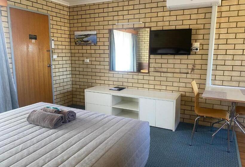 Estúdio Economy, Coastal Comfort Motel