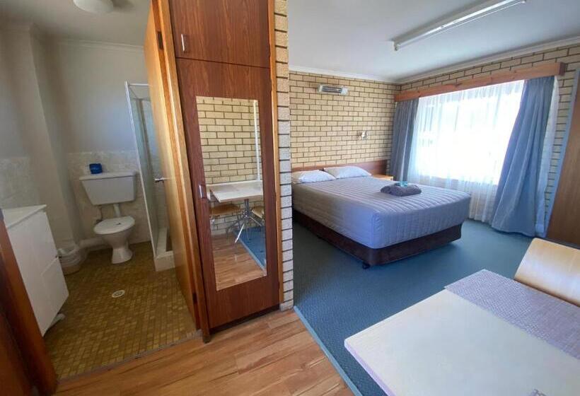 סטודיו אקונומי, Coastal Comfort Motel