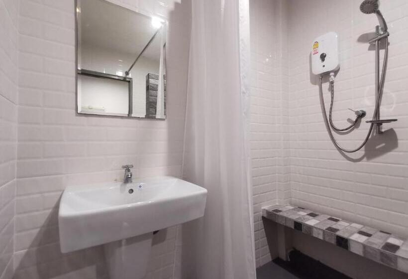 스탠다드 스튜디오, Amara Resort Hua Hin