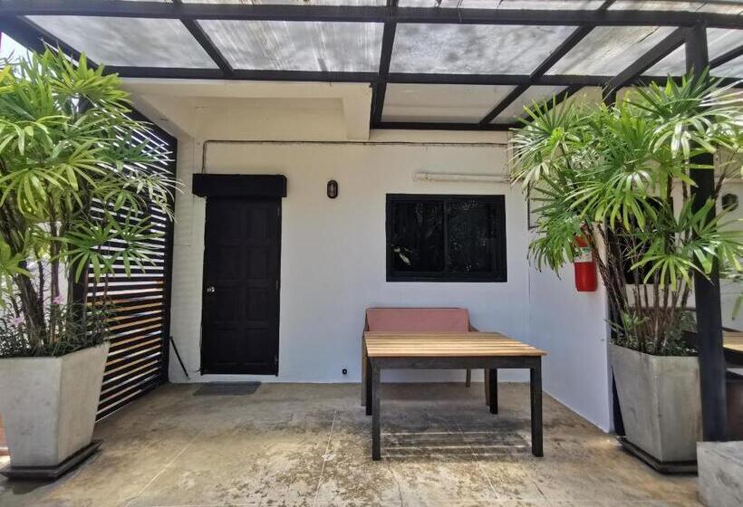 스탠다드 스튜디오, Amara Resort Hua Hin
