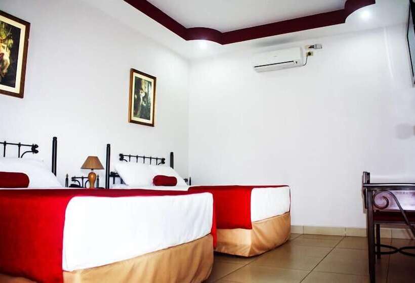 Habitación Estándar 2 Camas Matrimonio, Executive Managua