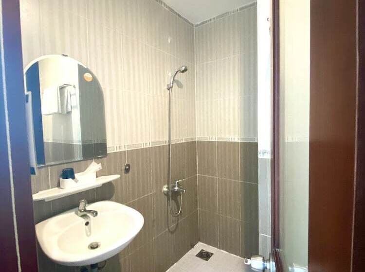 Номер Superior, Mi Linh