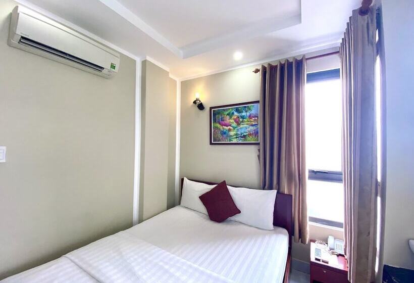 Номер Deluxe, Mi Linh