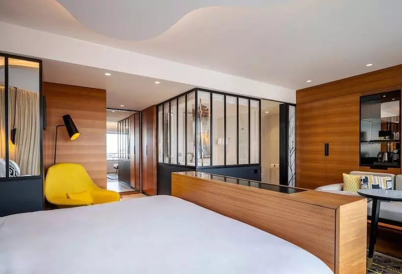 景色の見えるスイートルーム, Renaissance Paris Republique Hotel & Spa