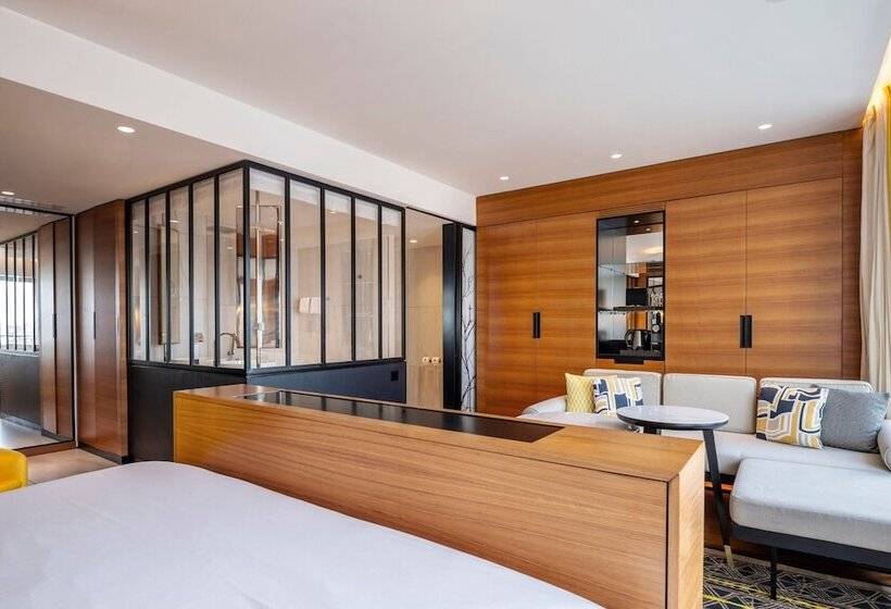 景色の見えるスイートルーム, Renaissance Paris Republique Hotel & Spa