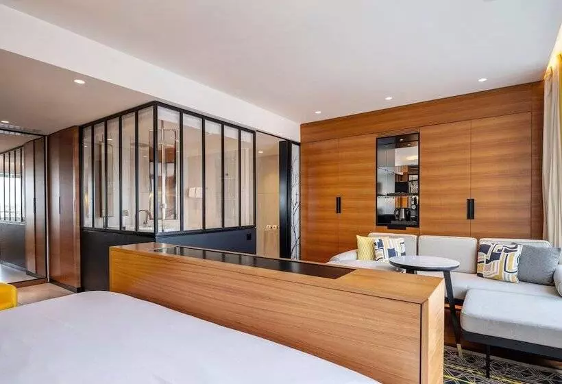 景色の見えるスイートルーム, Renaissance Paris Republique Hotel & Spa