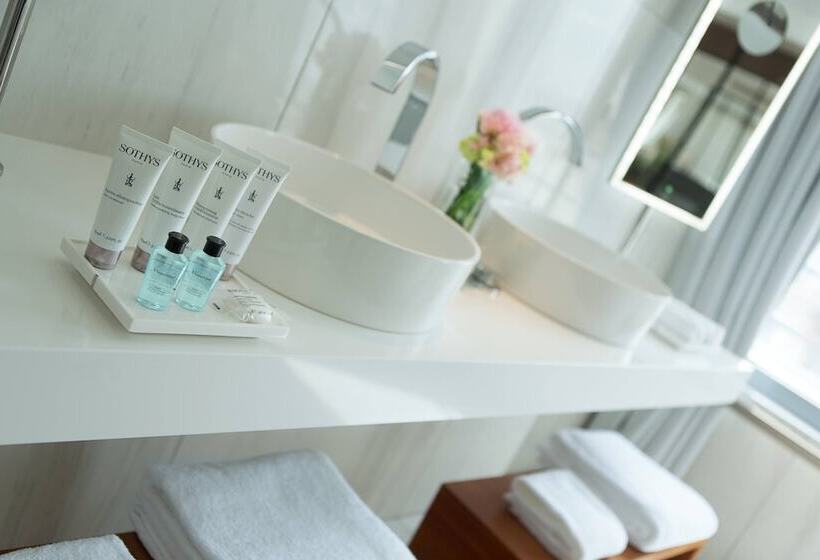 景色の見えるスイートルーム, Renaissance Paris Republique Hotel & Spa