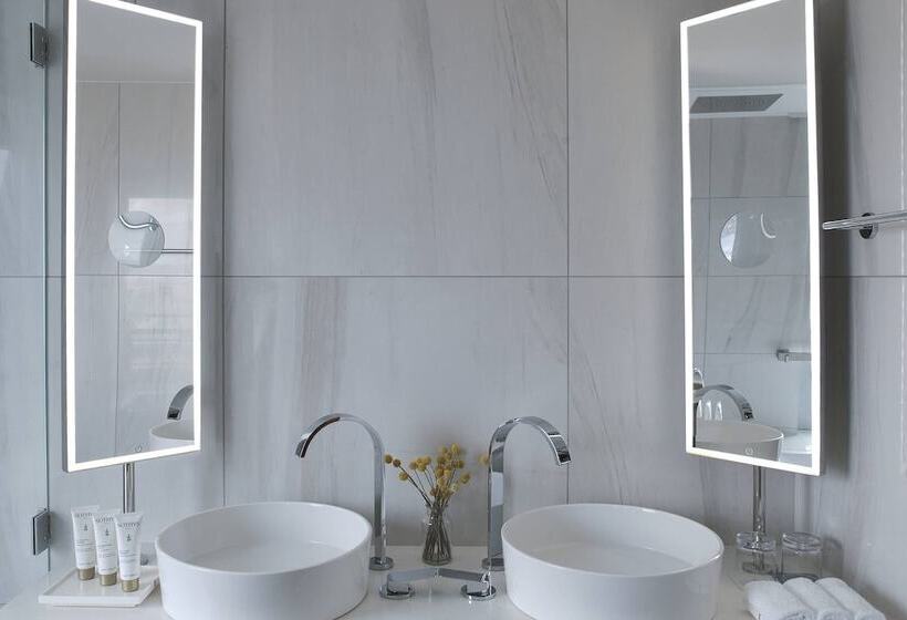 景色の見えるスイートルーム, Renaissance Paris Republique Hotel & Spa