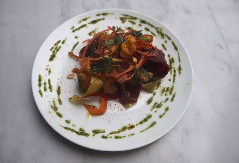 景色の見えるスイートルーム, Renaissance Paris Republique Hotel & Spa
