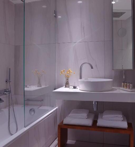 اتاق استاندارد, Renaissance Paris Republique Hotel & Spa