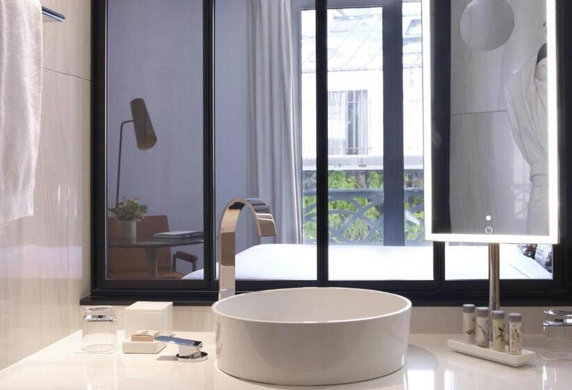 اتاق استاندارد با تخت بزرگ, Renaissance Paris Republique Hotel & Spa