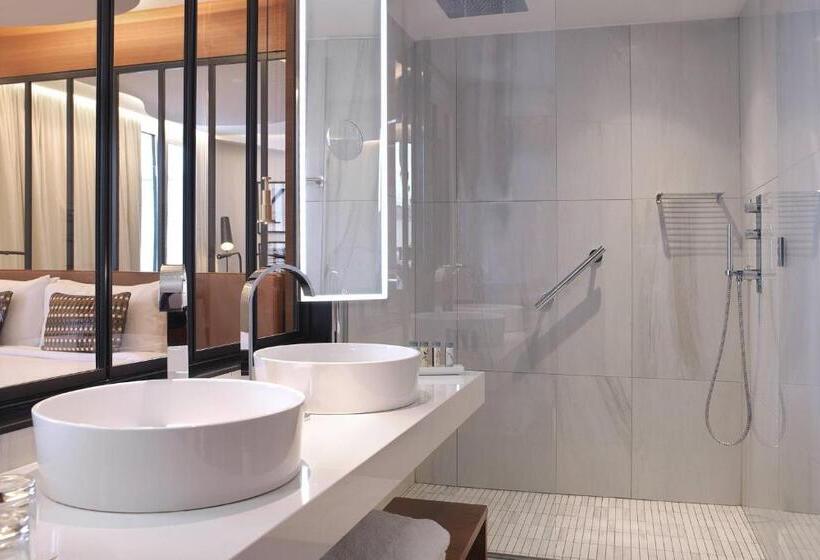 キングサイズベッドのスタンダードルーム, Renaissance Paris Republique Hotel & Spa