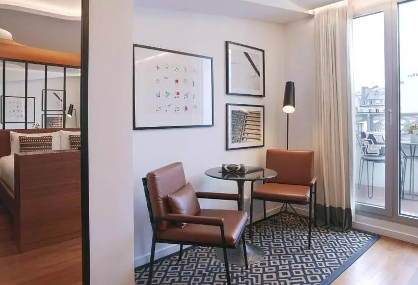 キングサイズベッドのスタンダードルーム, Renaissance Paris Republique Hotel & Spa
