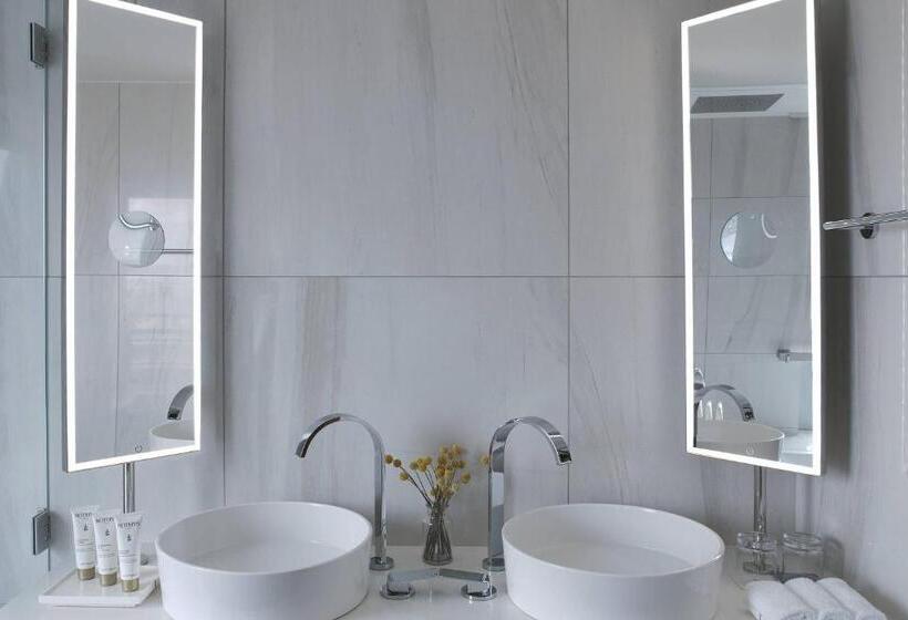 سوئیت با چشم‌انداز, Renaissance Paris Republique Hotel & Spa