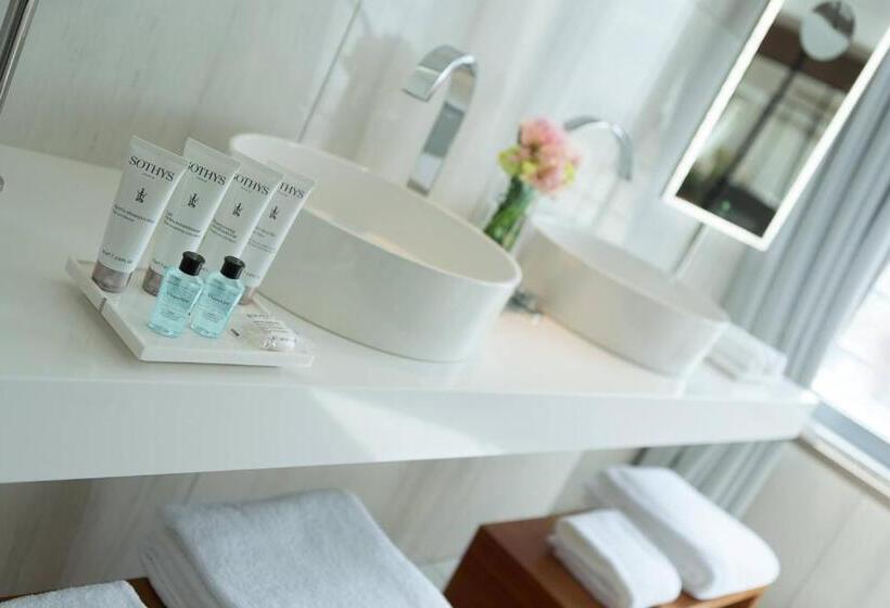 景色の見えるスイートルーム, Renaissance Paris Republique Hotel & Spa