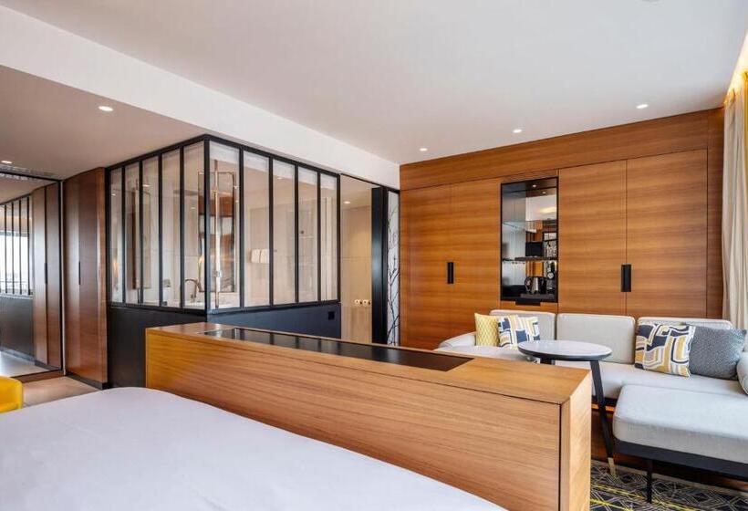 景色の見えるスイートルーム, Renaissance Paris Republique Hotel & Spa