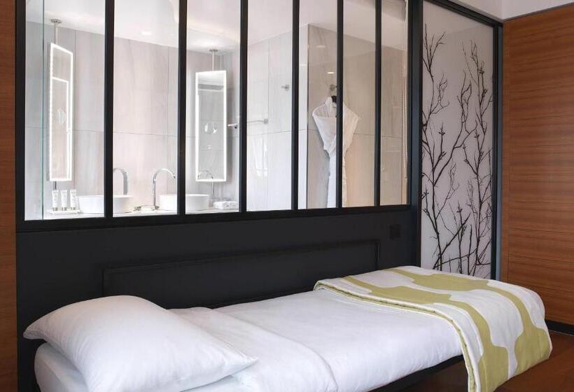 سوئیت با چشم‌انداز, Renaissance Paris Republique Hotel & Spa