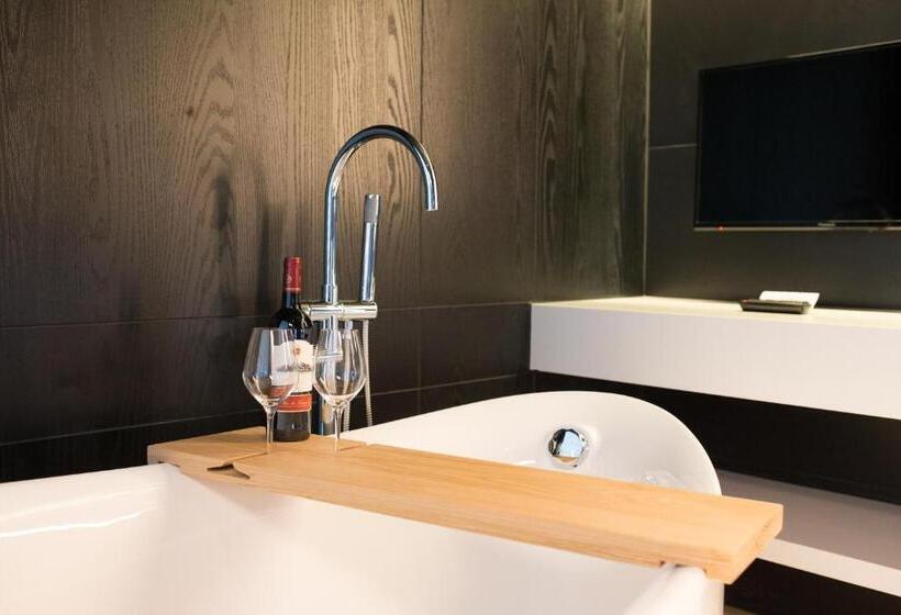 سوییت سوپریور, The Place Tainan