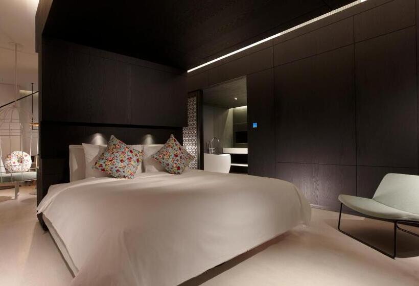 سوییت سوپریور, The Place Tainan