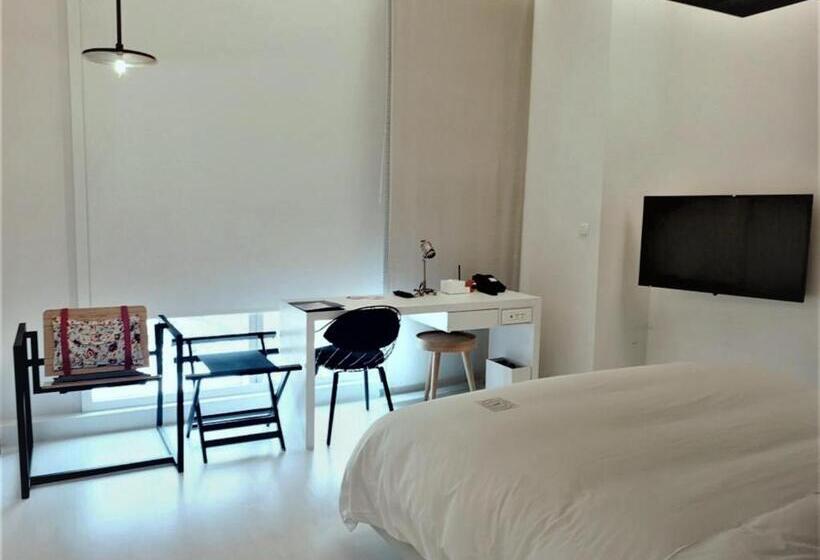 اتاق استاندارد با تخت بزرگ, The Place Tainan