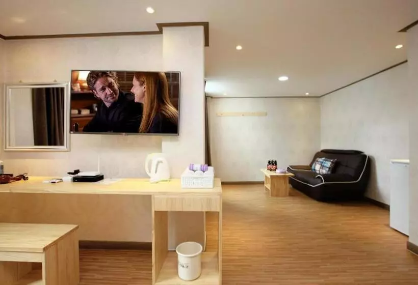 スイート, Traum Hotel & Condo