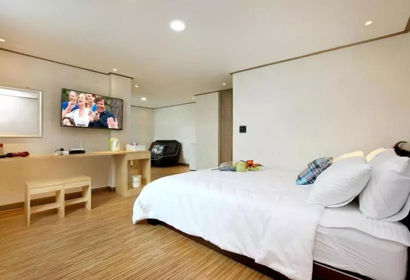 スイート, Traum Hotel & Condo