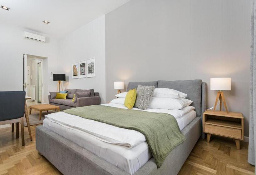 Superior studio with view, Venetian House Market Square Apart