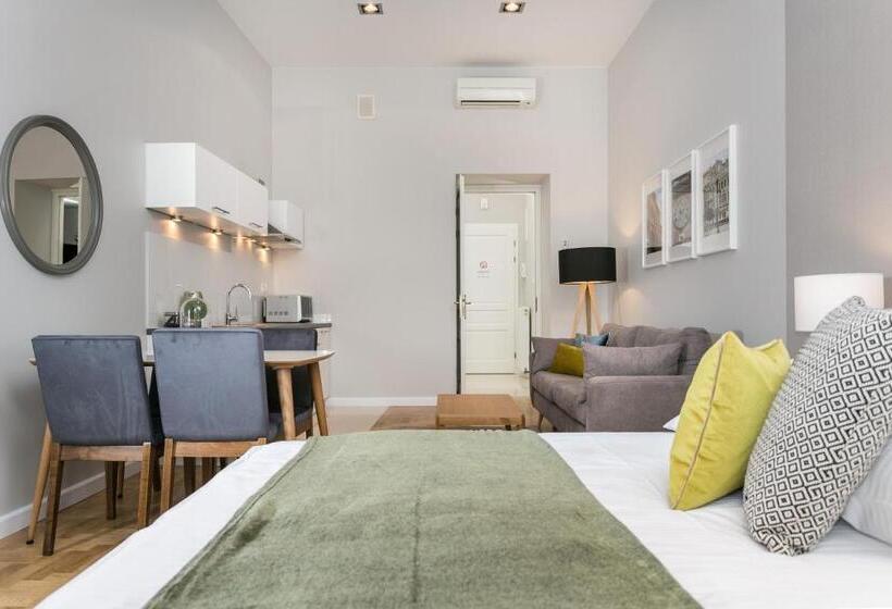 Superior studio with view, Venetian House Market Square Apart