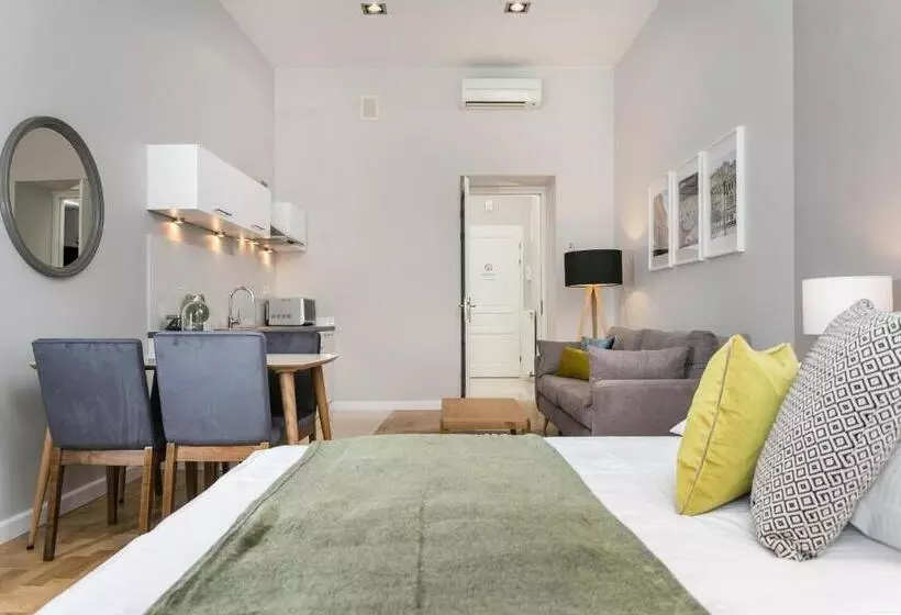 Superior studio with view, Venetian House Market Square Apart