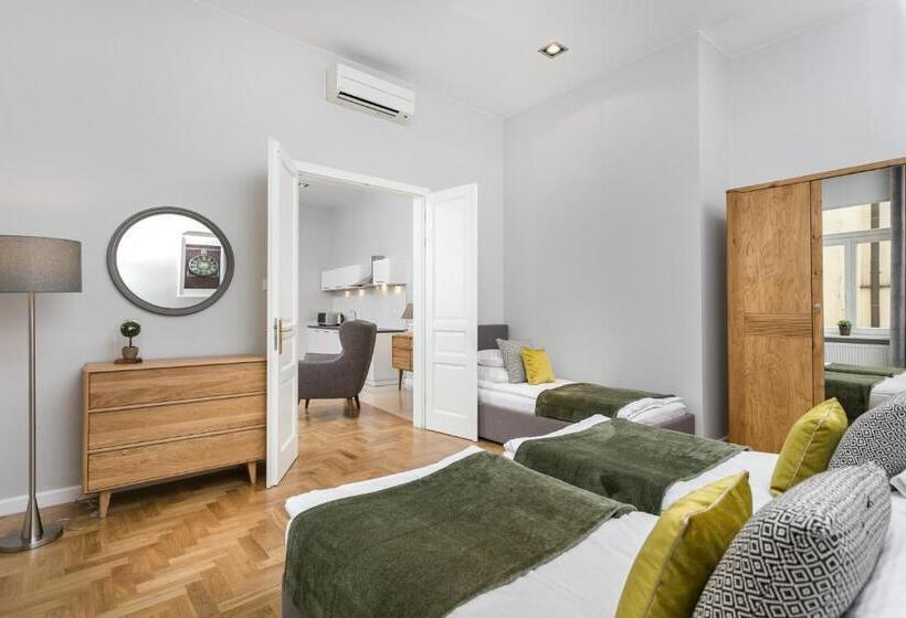 סוויטה משפחתית, Venetian House Market Square Apart