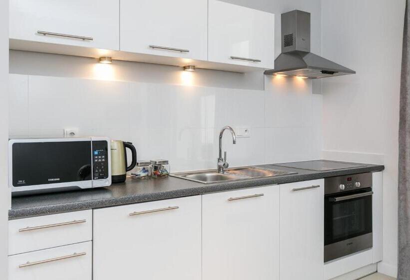 סוויטה, Venetian House Market Square Apart